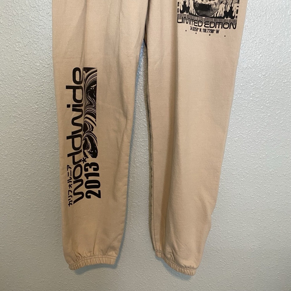 Boohoo Man Skull Sweatpant Medium Tan Regular Fit Chicago Varsity Jogger Rare - Picture 15 of 16